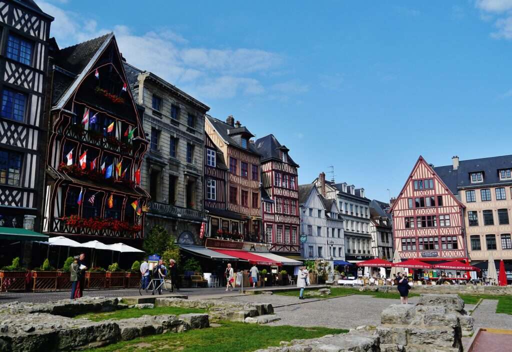 Rouen_Place_du_Vieux-Marché