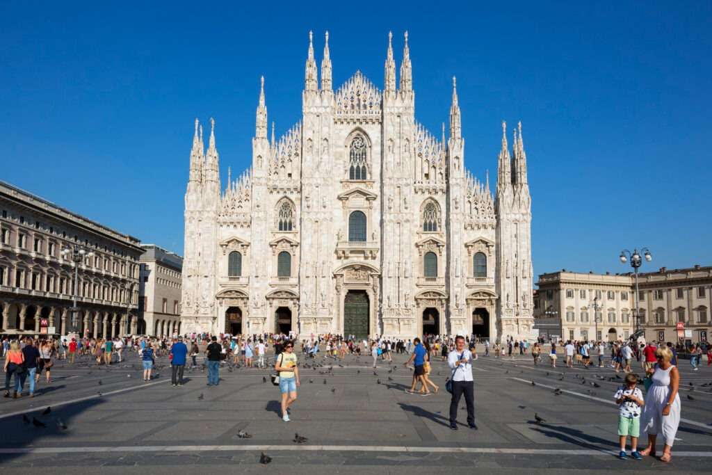 Front view of the Duomo di Milano cathedral, Milan, Italy